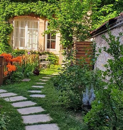Appartement De Charme Au Coeur De Nevers Bagian luar foto