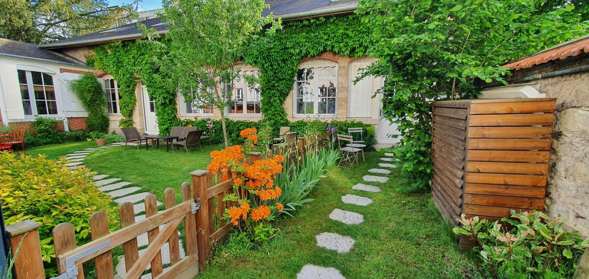 Appartement De Charme Au Coeur De Nevers Bagian luar foto